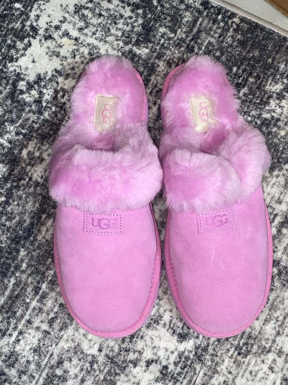 UGG Cozy Women's Shearling Slipper  Sz 10